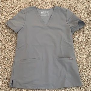 Fig scrub two-pocket top